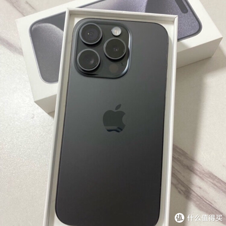 iPhone 15 Pro评测：白色钛金属新宠，5G速度惊艳！