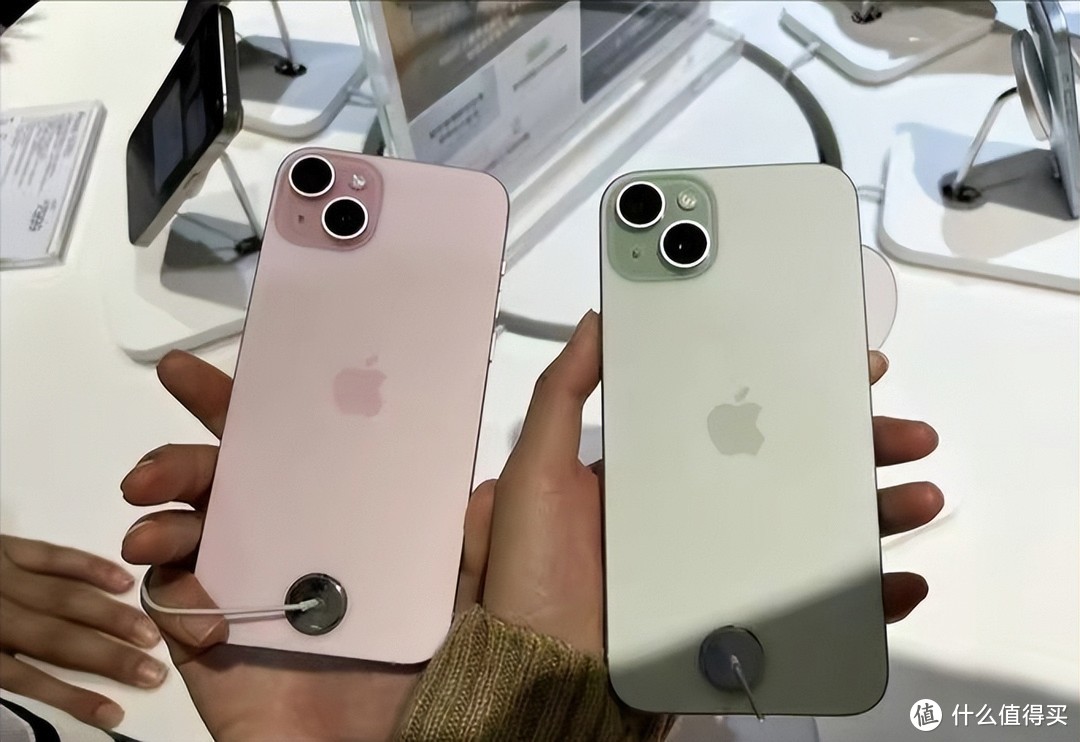 iPhone 15大跳水，跌成4899元，体验感人！