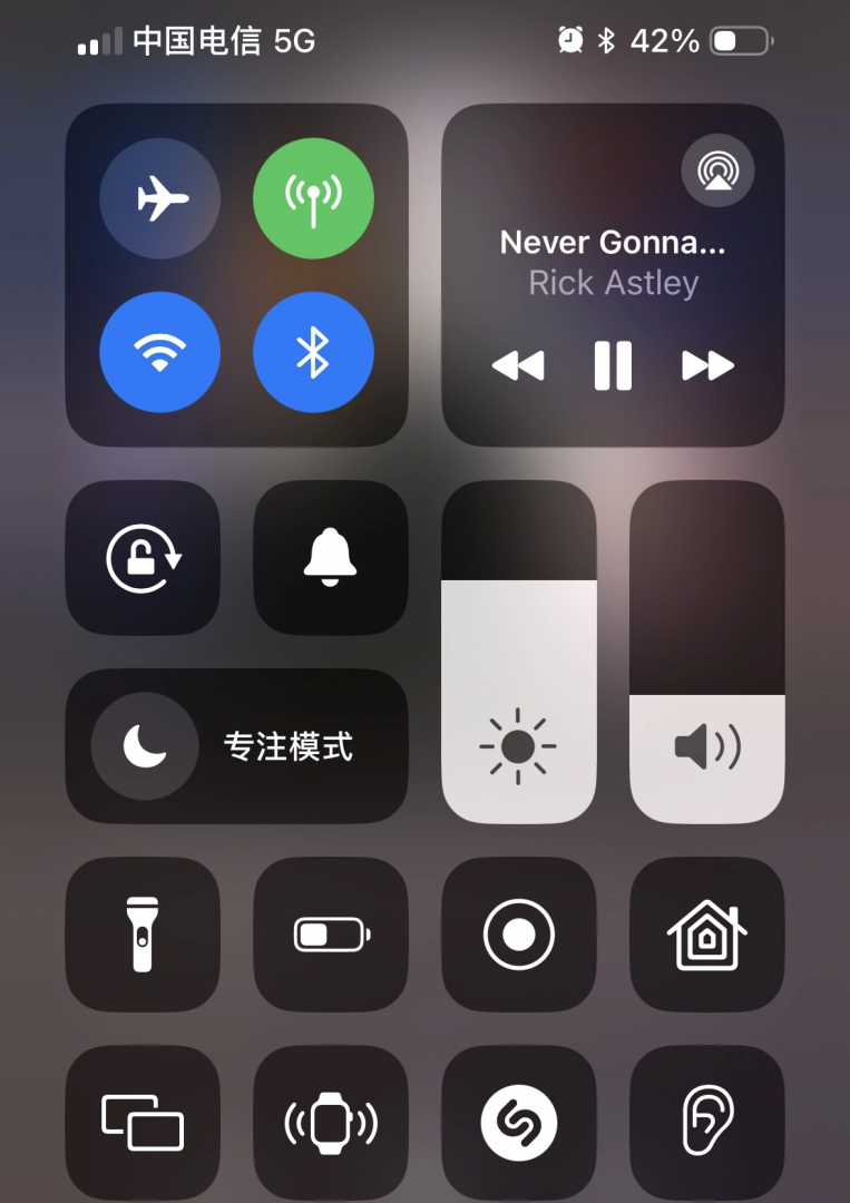 苹果iOS 18控制中心被曝将迎7年来最大更新，iPhone用户可定制布局