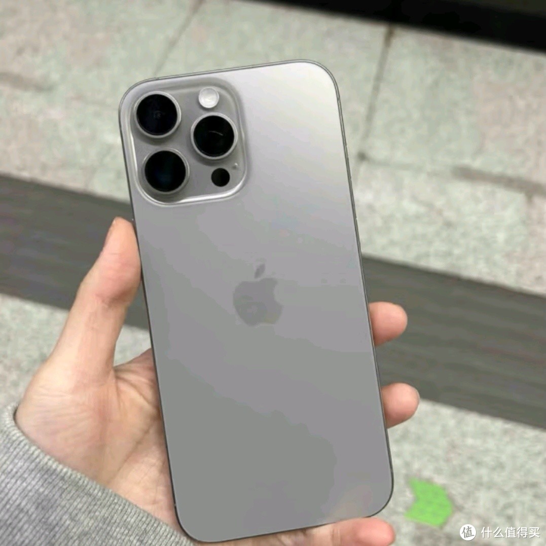 Apple iPhone 16 Pro（A3294）256GB 原色钛金属 5G手机