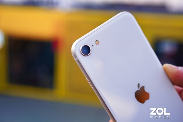 【有料评测】iPhone SE 3评测：可能是2022年最离谱的新机 