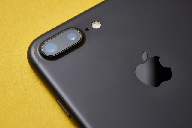 打磨了7年1200万像素 回顾iPhone相机的发展历程 