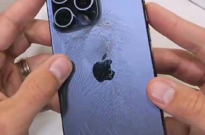 耐用性测试丨iPhone 15 比 iPhone 15  PM 背后玻璃更抗造，Pro 比 Pro Max 耐