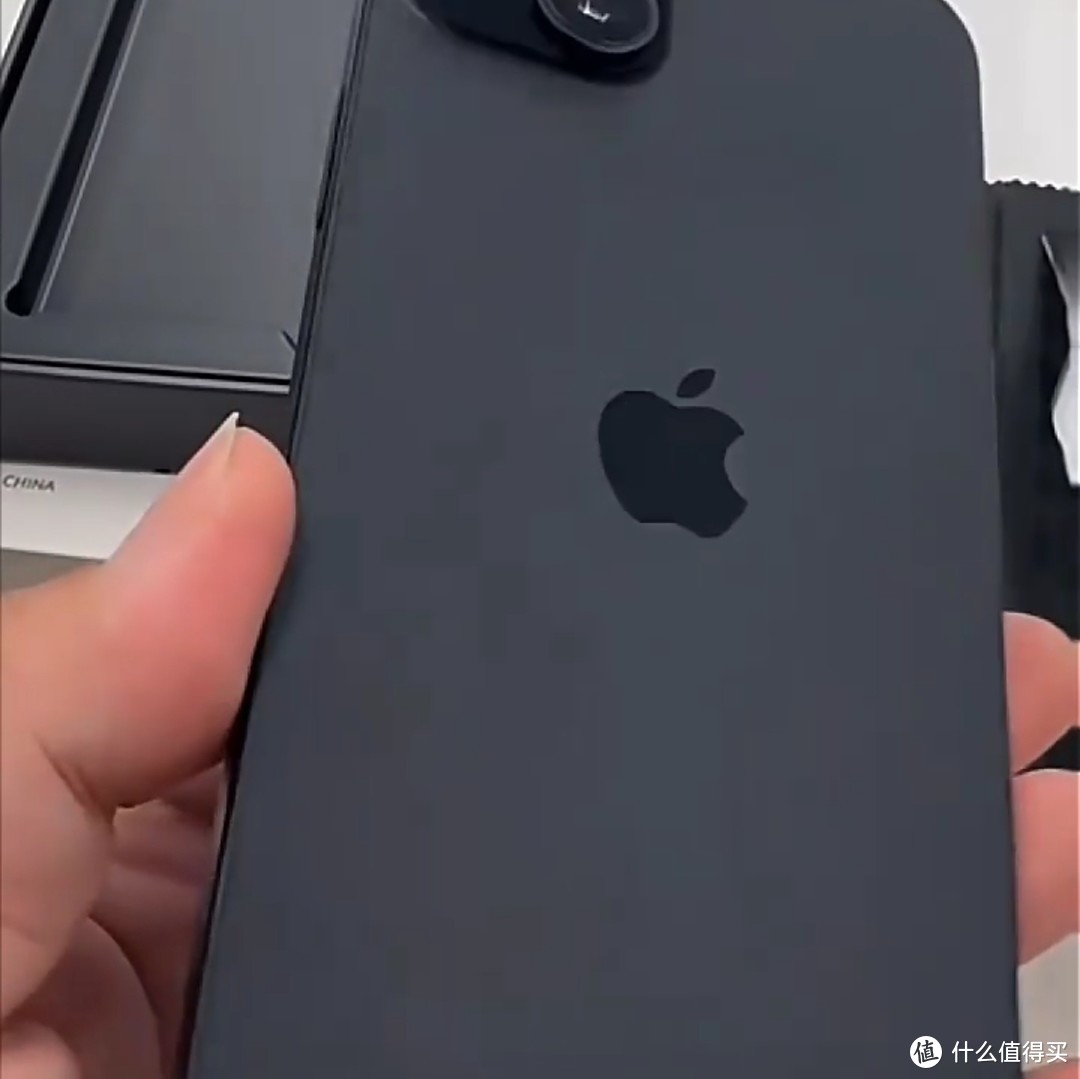 Apple iPhone 15 Plus 黑色：5G双卡双待，科技与美学的完美融合