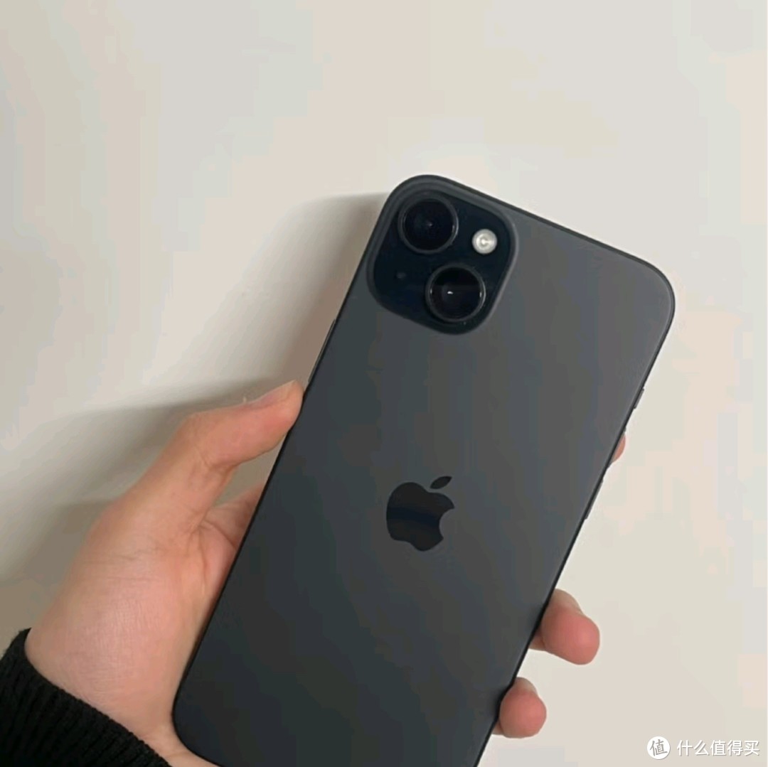 Apple iPhone 15 Plus 黑色：5G双卡双待，科技与美学的完美融合