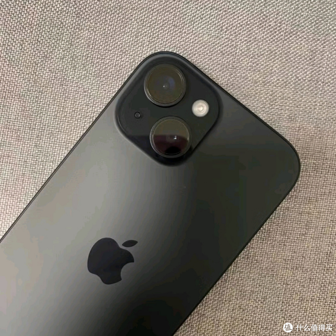 Apple iPhone 15 Plus 黑色：5G双卡双待，科技与美学的完美融合